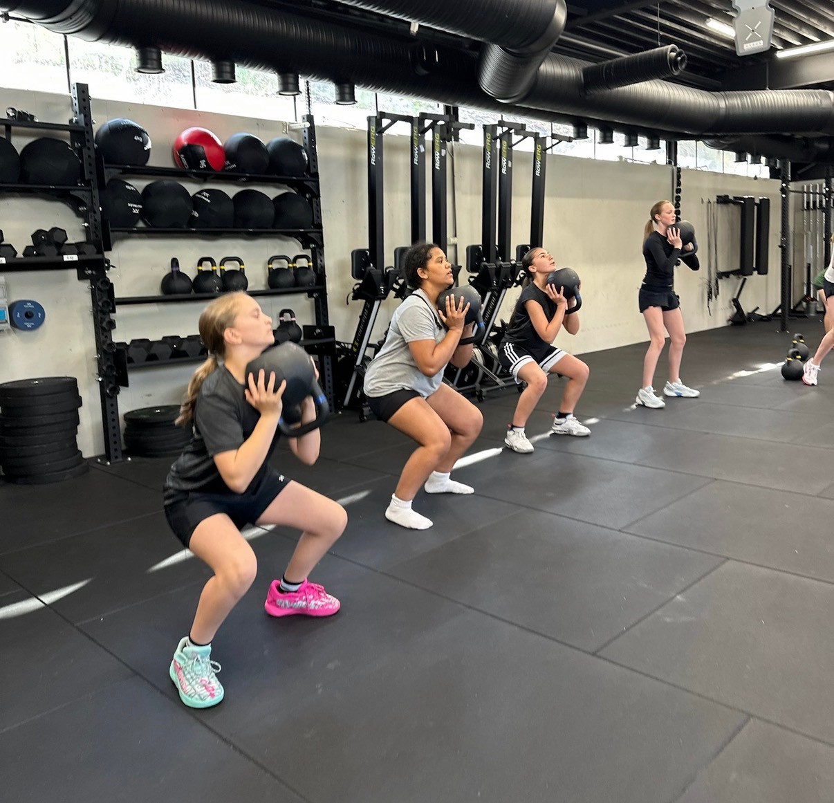 TEENS-CROSSFIT, 13-16 år / MÅNDAGAR 19-20  cover image