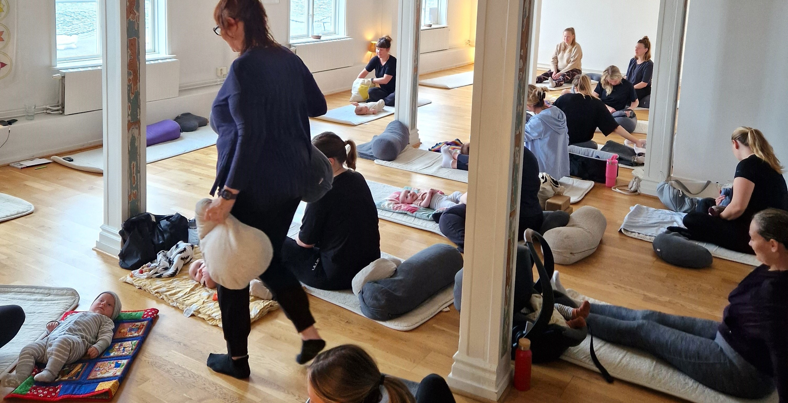 KURS: Mamma+Baby yoga cover image